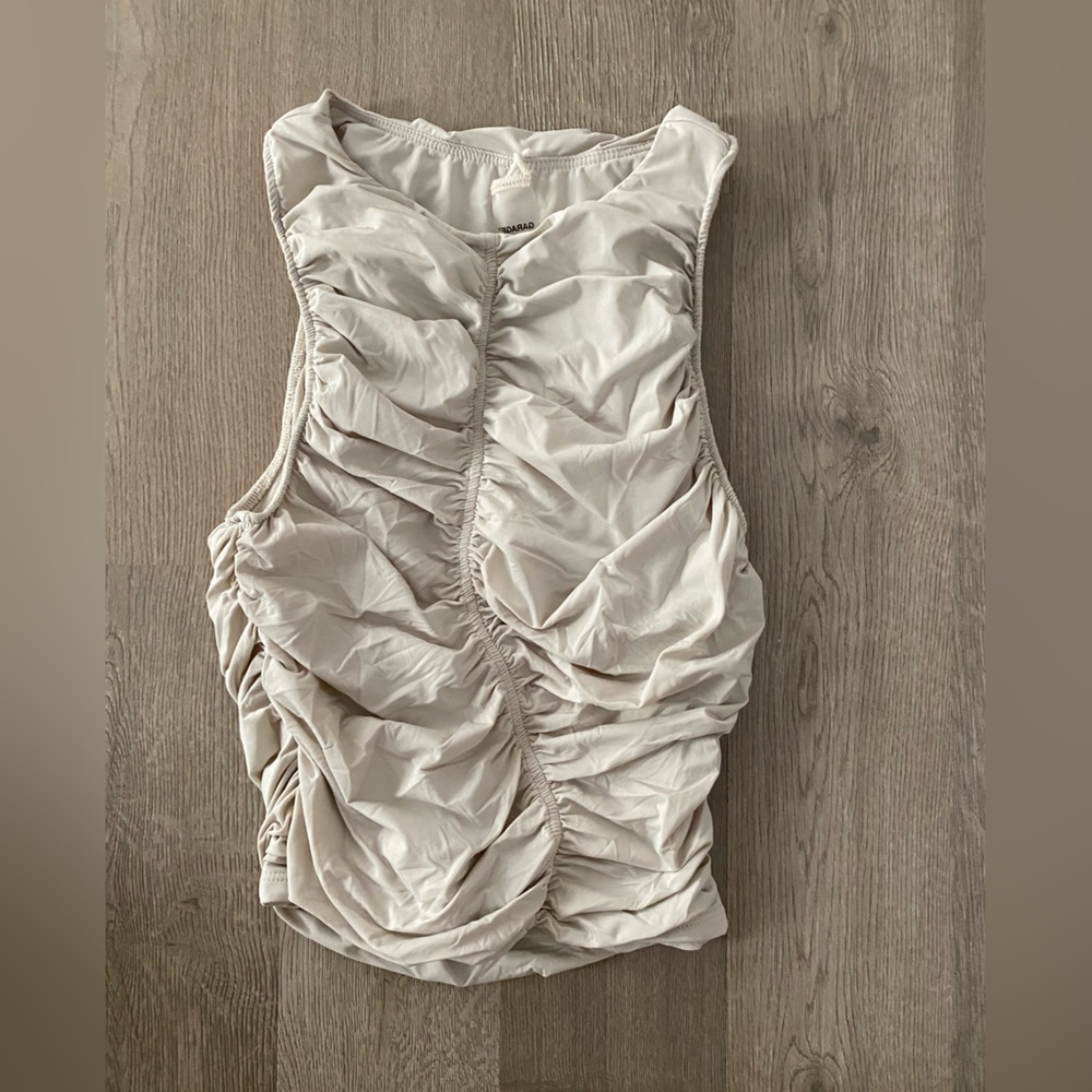 NWOT TRENDY L. BEIGE SLEEVELESS SCRUNCH FLATTERING TOP